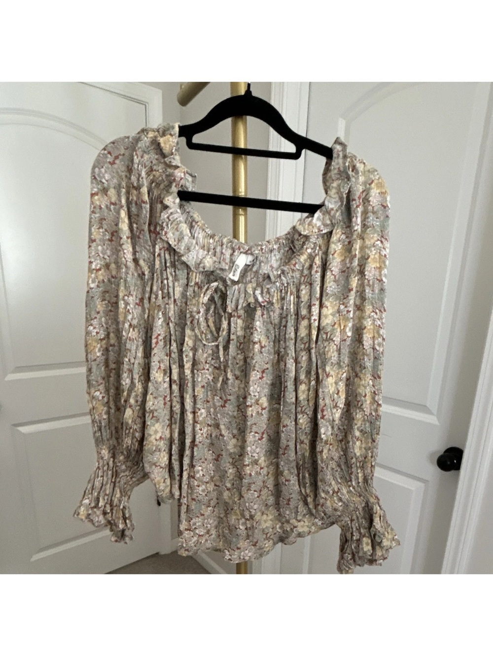 Elan Beige/Green/Pink/Red Floral Ruffle Peasant Blouse MSRP $70